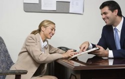 Принять работника на работу в выходной день | 